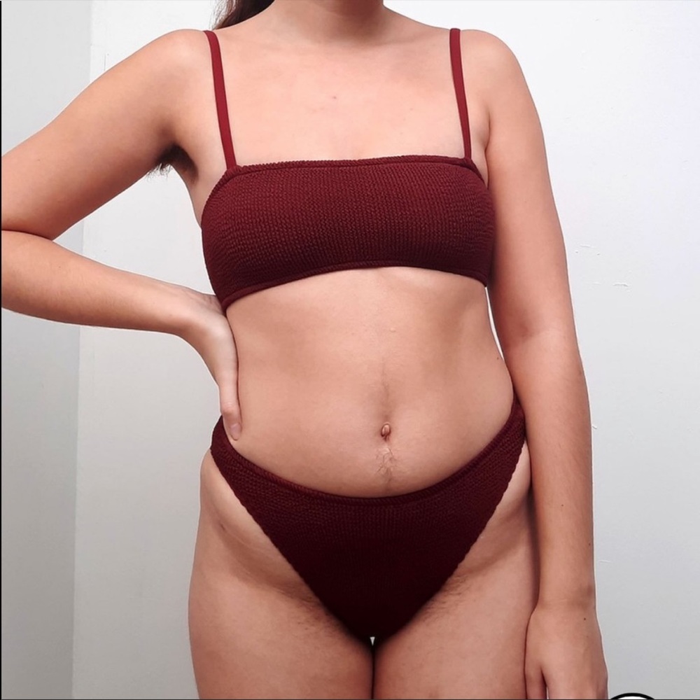 Poise standard in burgundy